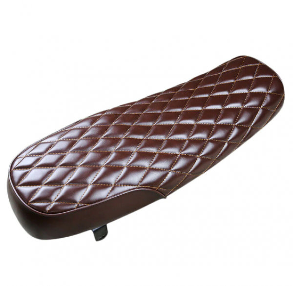 Jok motor dengan pola zigzag yang energik